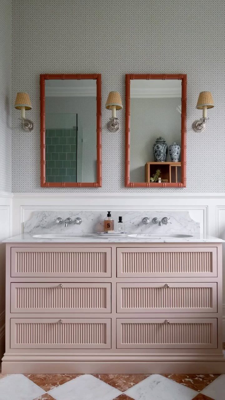 Light pink double vanity with ribbed drawers and white marble countertop in bathroom